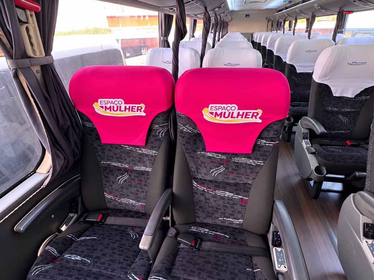 Capas de cabeceira pink personalizadas Espaço Mulher em poltronas exclusivas para mulheres