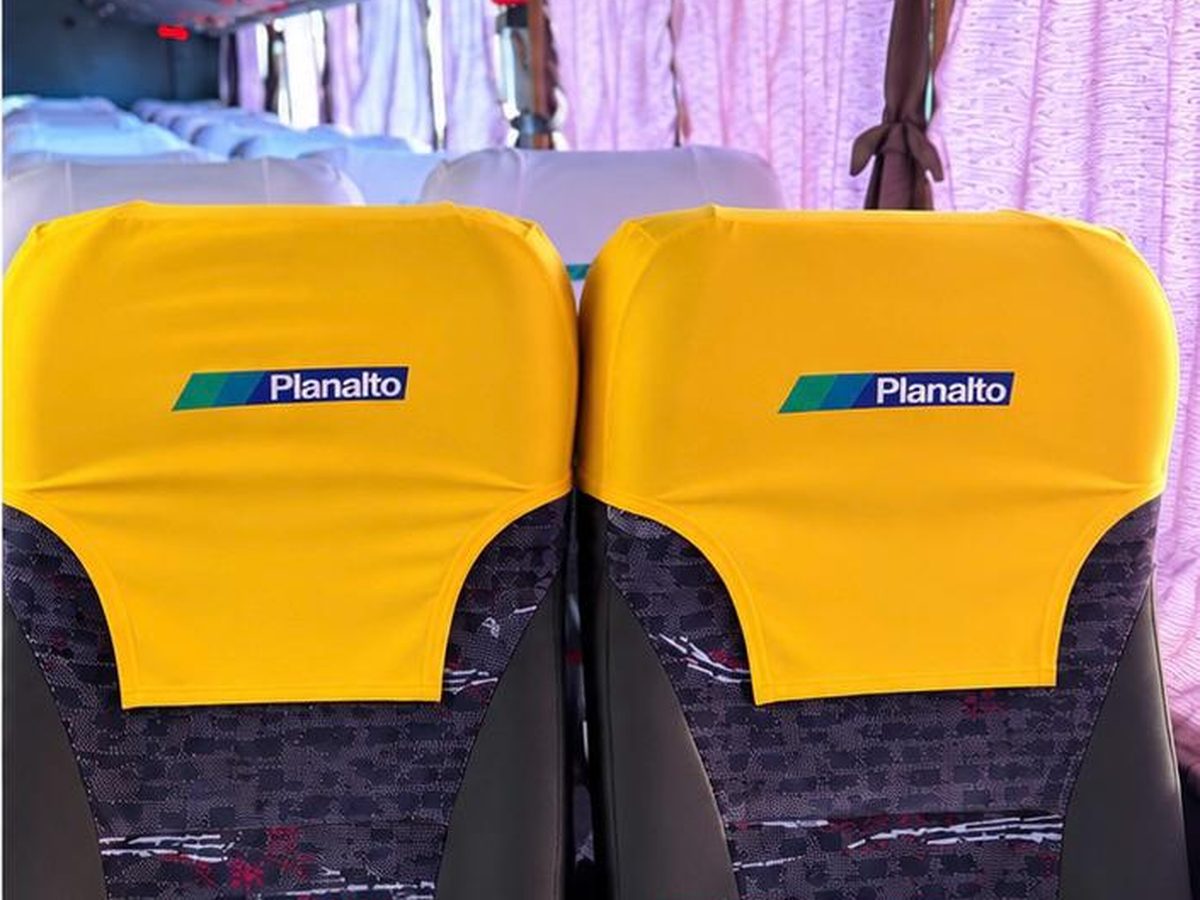 Capas de cabeceira amarelas personalizadas com a logomarca da Planalto
