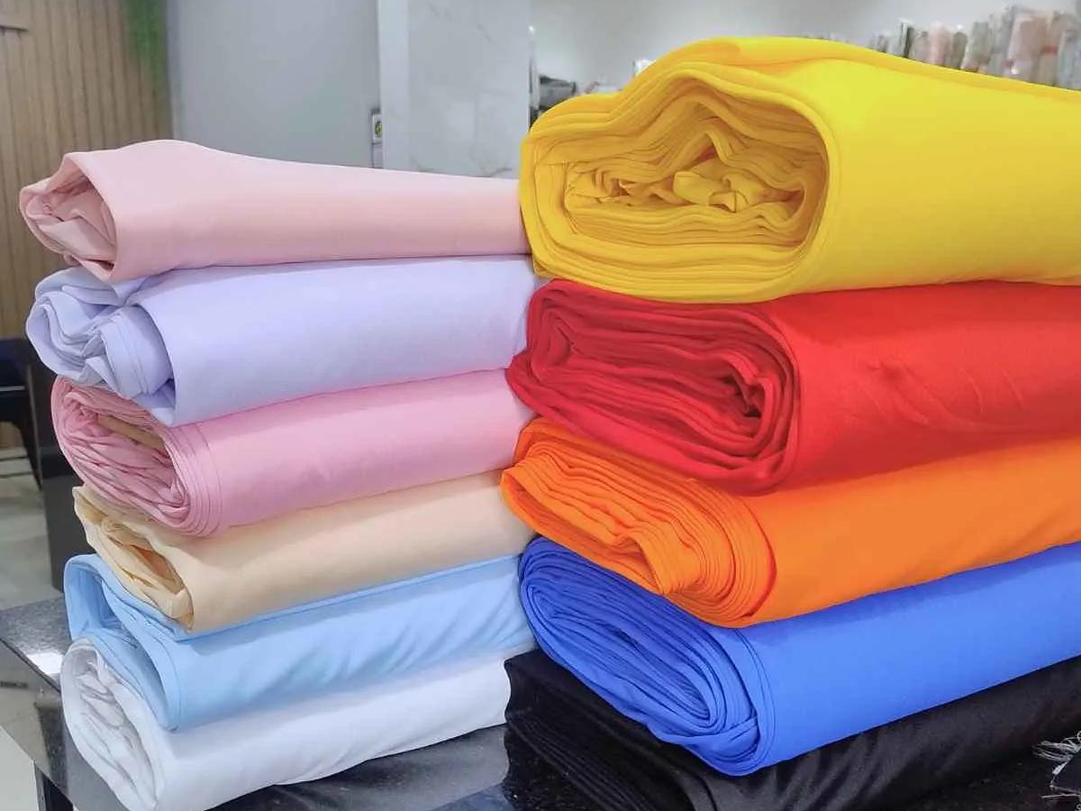Rolos de tecido helanca em várias cores para capa de cabeceira de ônibus